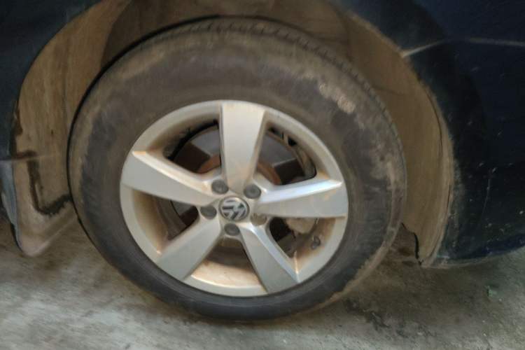 Used Volkswagen Lavida 2013 Revised Classic 1.6L Manual Fashion Edition Right Front Wheel Hub