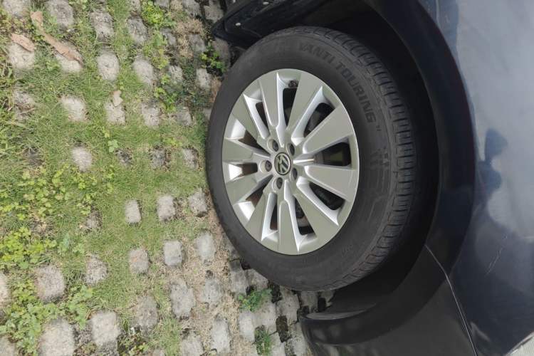 Used Volkswagen Lavida 2013 Restyled Classic 1.6L Automatic Comfort Edition Right Front Wheel Hub