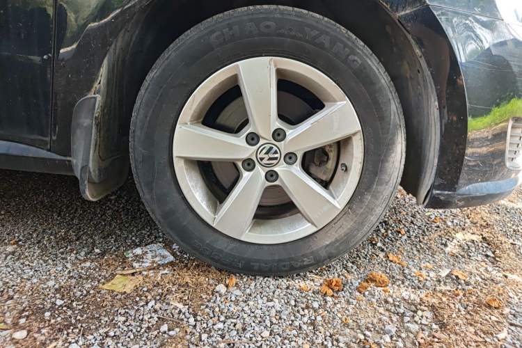 Used Volkswagen Lavida 2013 Revised Classic 1.6L Manual Fashion Edition Right Front Wheel Hub