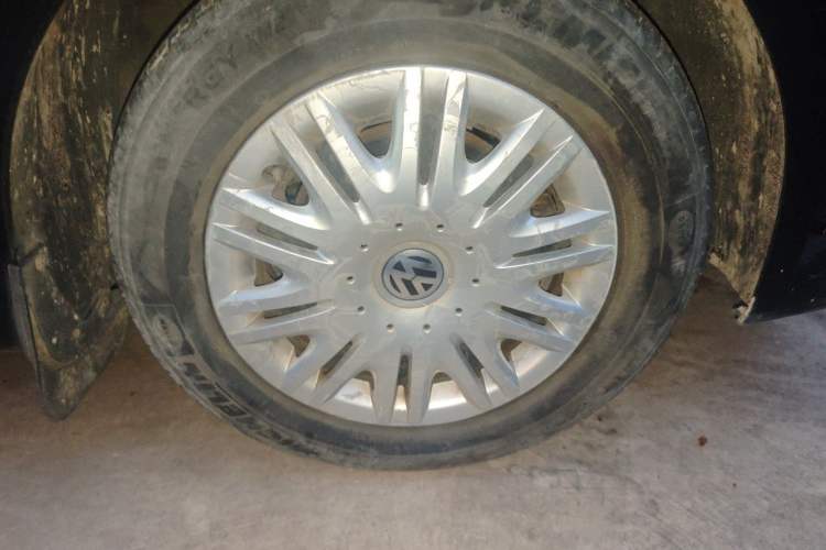 Used Volkswagen Lavida 2013 Classic 1.6L Manual Fashion Edition Right Front Wheel Hub