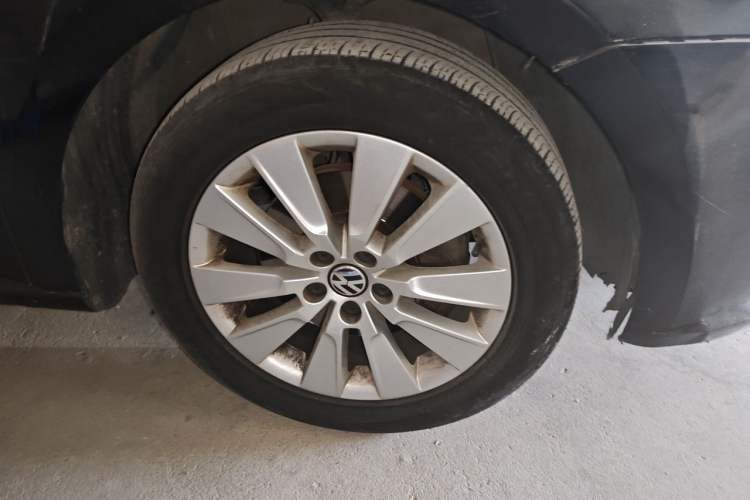 Used Volkswagen Lavida 2013 Revised Version 1.4 TSI DSG Comfort Edition Right Front Wheel Hub