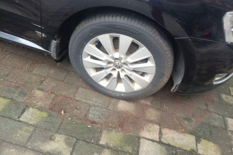 Used Volkswagen Lavida 2013 Restyled Classic 1.6L Automatic Comfort Edition Right Front Wheel Hub
