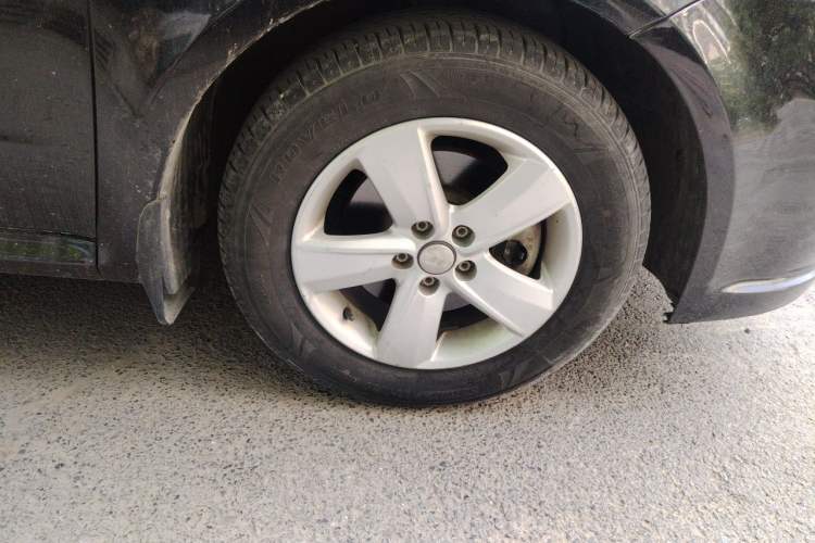 Used Volkswagen Lavida 2013 Classic 1.6L Manual Fashion Edition Right Front Wheel Hub