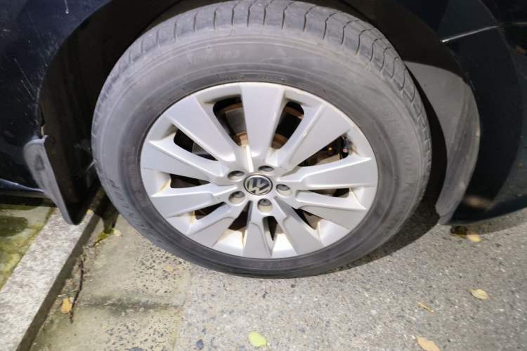 Used Volkswagen Lavida 2013 Restyled Classic 1.6L Automatic Comfort Edition Right Front Wheel Hub