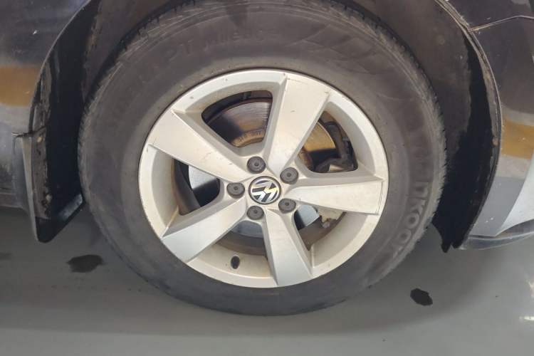 Used Volkswagen Lavida 2013 Revised Classic 1.6L Manual Fashion Edition Right Front Wheel Hub