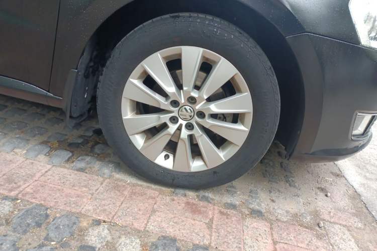 Used Volkswagen Lavida 2013 1.4TSI DSG Comfort Edition Right Front Wheel Hub