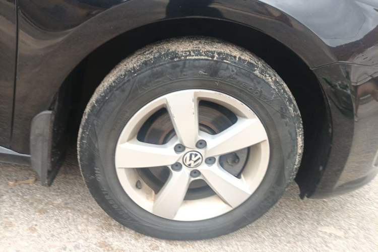 Used Volkswagen Lavida 2013 Revised Classic 1.6L Manual Fashion Edition Right Front Wheel Hub