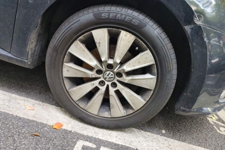 Used Volkswagen Lavida 2013 Revised Version 1.4 TSI DSG Comfort Edition Right Front Wheel Hub
