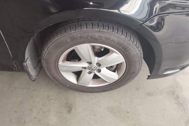 Used Volkswagen Lavida 2013 Classic 1.6L Manual Fashion Edition Right Front Wheel Hub