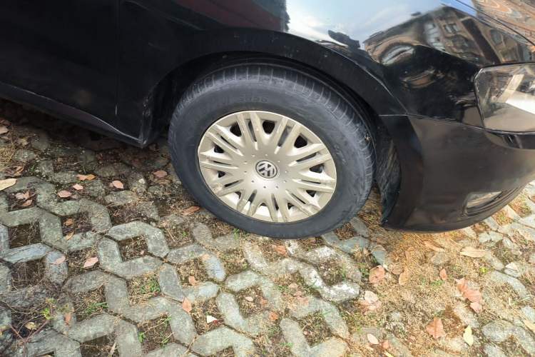 Used Volkswagen Lavida 2013 1.6L Manual Fashion Edition Right Front Wheel Hub
