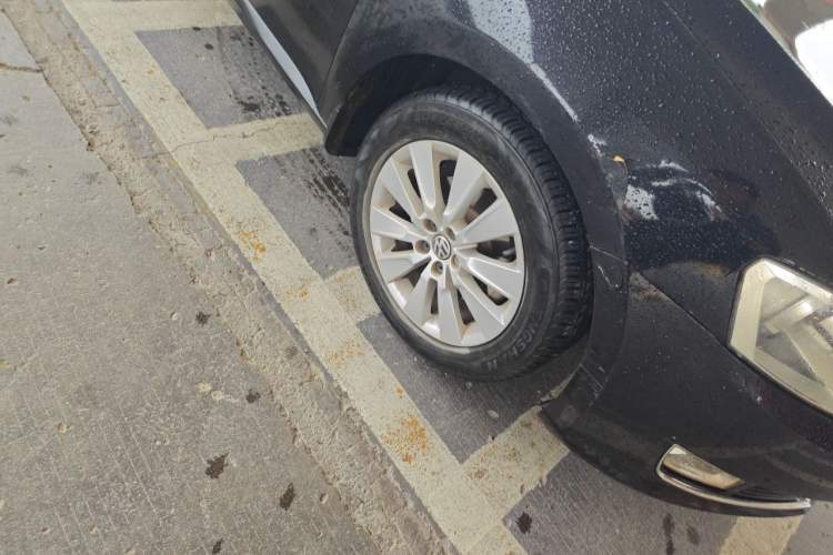 Used Volkswagen Lavida 2013 1.4TSI DSG Comfort Edition Right Front Wheel Hub