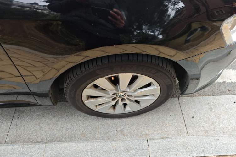 Used Volkswagen Lavida 2013 Restyled Classic 1.6L Automatic Comfort Edition Right Front Wheel Hub