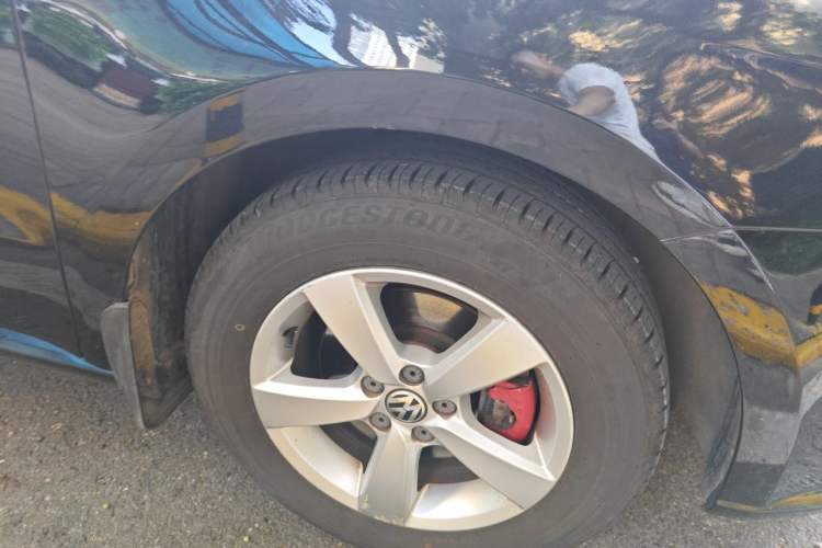 Used Volkswagen Lavida 2013 Revised Classic 1.6L Manual Fashion Edition Right Front Wheel Hub