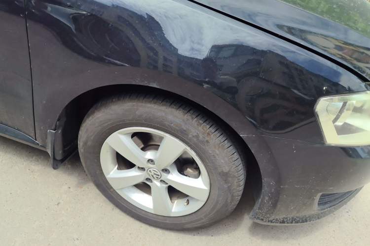 Used Volkswagen Lavida 2013 Revised Classic 1.6L Automatic Fashion Edition Right Front Wheel Hub