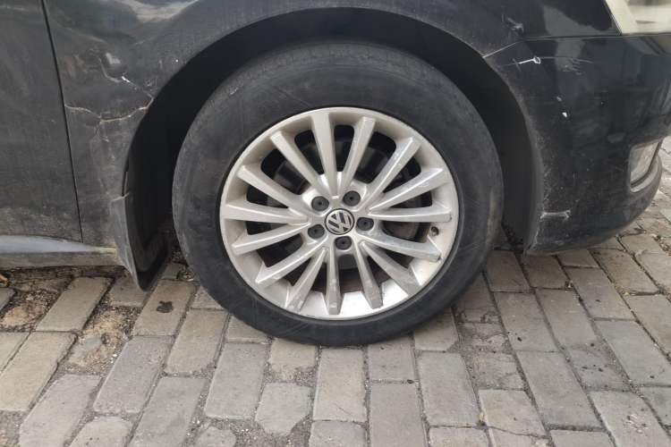 Used Volkswagen Lavida 2013 1.4 TSI DSG Luxury Navigation Edition Right Front Wheel Hub