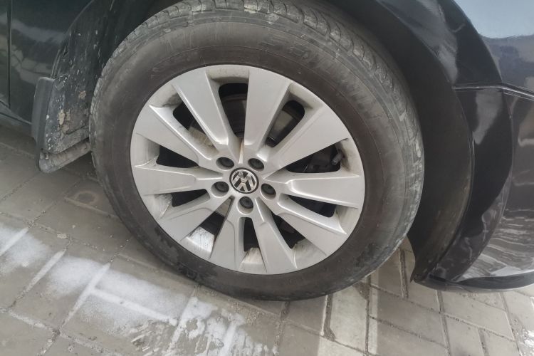 Used Volkswagen Lavida 2013 Revised Version 1.4 TSI Manual Comfort Edition Right Front Wheel Hub