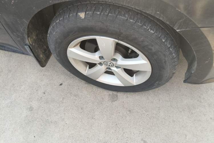 Used Volkswagen Lavida 2013 Revised Classic 1.6L Manual Fashion Edition Right Front Wheel Hub