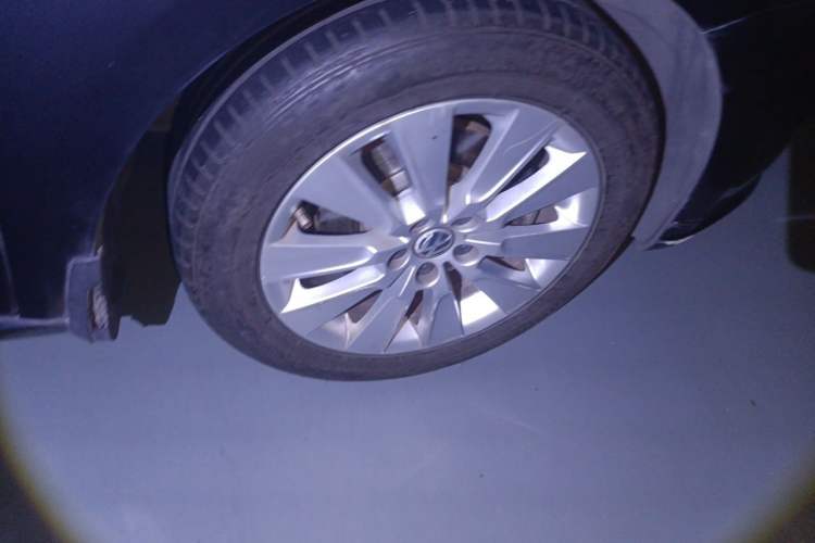 Used Volkswagen Lavida 2013 Restyled Classic 1.6L Manual Comfort Edition Right Front Wheel Hub