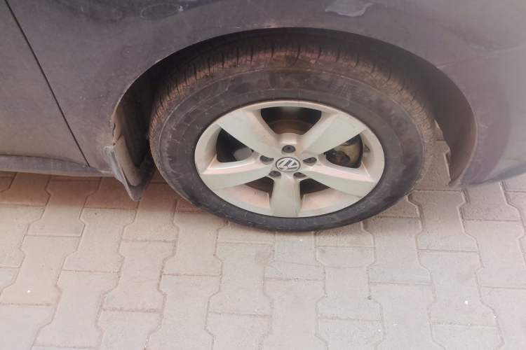 Used Volkswagen Lavida 2013 Revised Classic 1.6L Manual Fashion Edition Right Front Wheel Hub