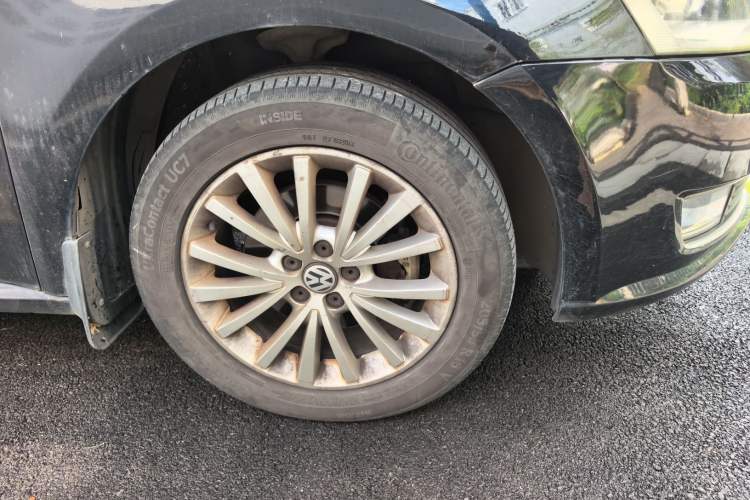 Used Volkswagen Lavida 2013 1.4TSI DSG Luxury Edition Right Front Wheel Hub