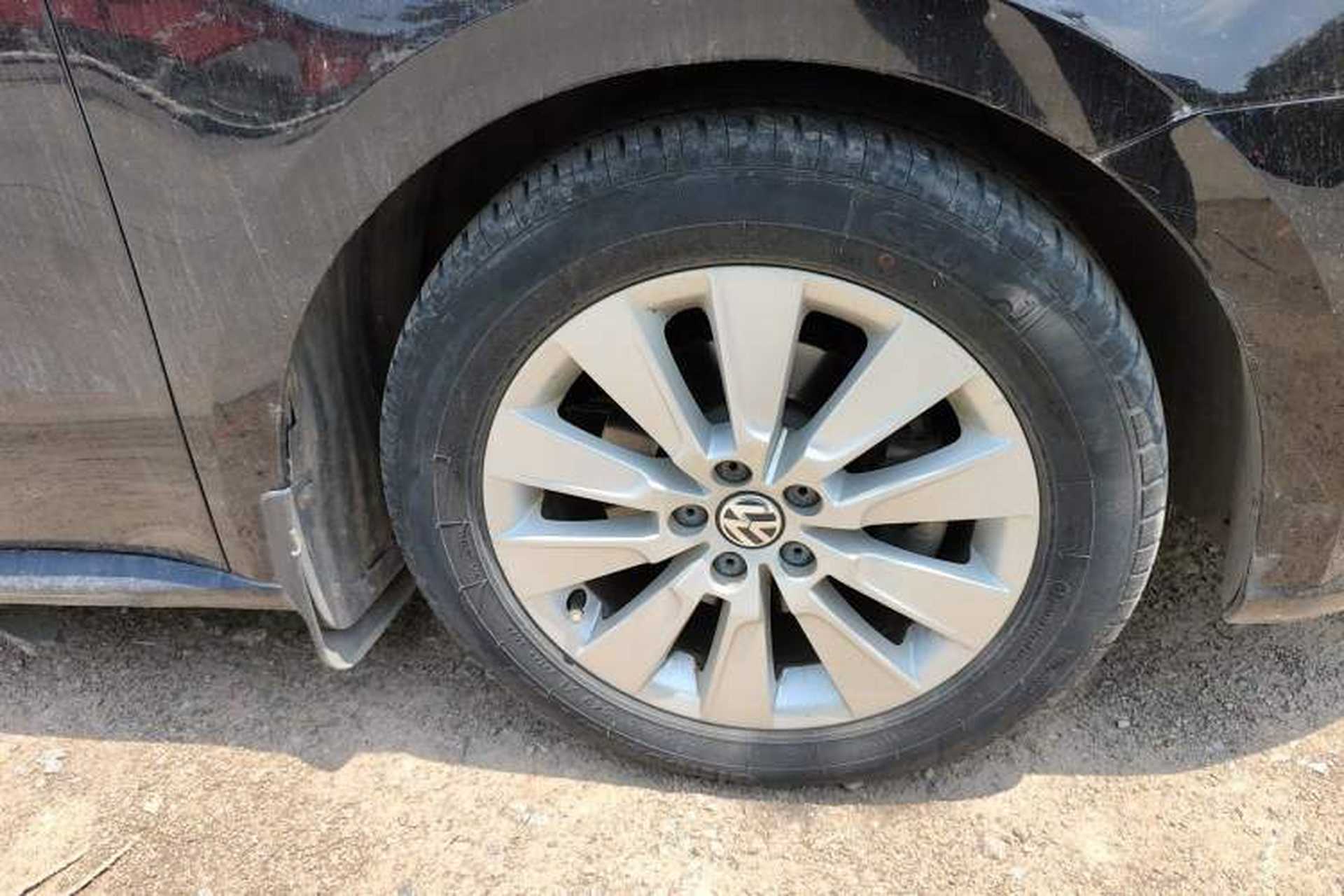 Used Volkswagen Lavida 2013 1.6L Manual Comfort Edition Right Front Wheel Hub