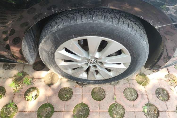 Used Volkswagen Lavida 2013 Restyled Classic 1.6L Automatic Comfort Edition Right Front Wheel Hub