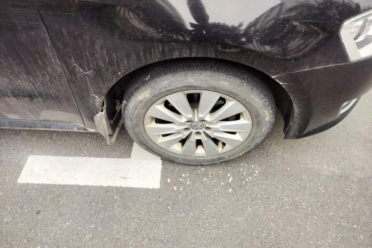 Used Volkswagen Lavida 2013 Restyled Classic 1.6L Automatic Comfort Edition Right Front Wheel Hub