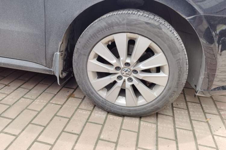 Used Volkswagen Lavida 2013 Restyled Classic 1.6L Automatic Comfort Edition Right Front Wheel Hub