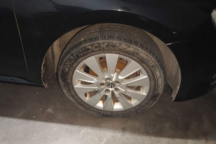 Used Volkswagen Lavida 2013 Restyled Classic 1.6L Automatic Comfort Edition Right Front Wheel Hub