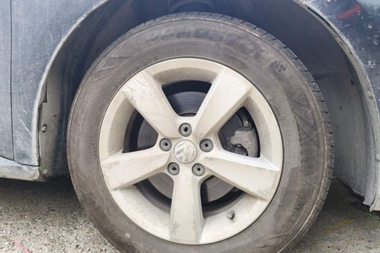 Used Volkswagen Lavida 2013 Revised Classic 1.6L Manual Fashion Edition Right Front Wheel Hub