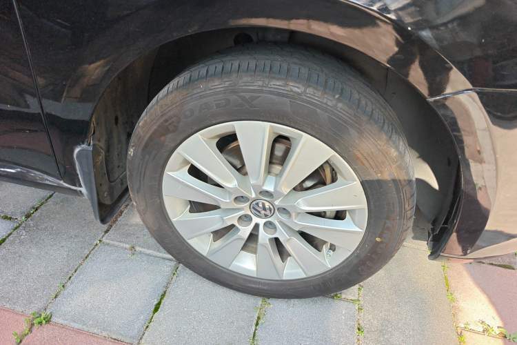 Used Volkswagen Lavida 2013 Restyled Classic 1.6L Automatic Comfort Edition Right Front Wheel Hub
