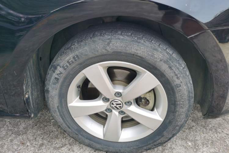 Used Volkswagen Lavida 2013 Revised Classic 1.6L Automatic Fashion Edition Right Front Wheel Hub