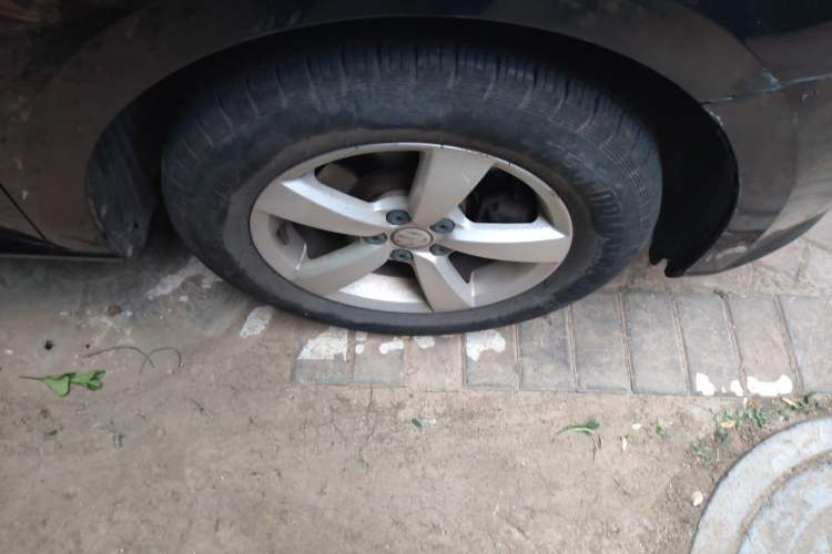 Used Volkswagen Lavida 2013 Revised Classic 1.6L Manual Fashion Edition Right Front Wheel Hub