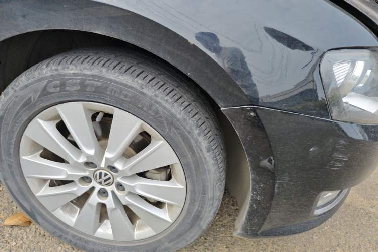 Used Volkswagen Lavida 2013 Restyled Classic 1.6L Manual Comfort Edition Right Front Wheel Hub