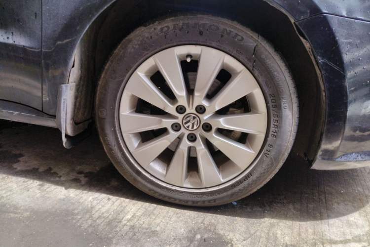 Used Volkswagen Lavida 2013 Restyled Classic 1.6L Automatic Comfort Edition Right Front Wheel Hub
