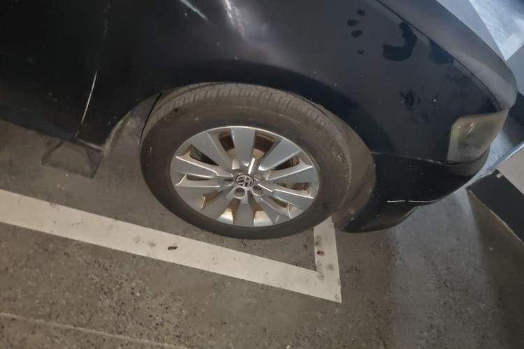 Used Volkswagen Lavida 2013 1.4TSI DSG Comfort Edition Right Front Wheel Hub