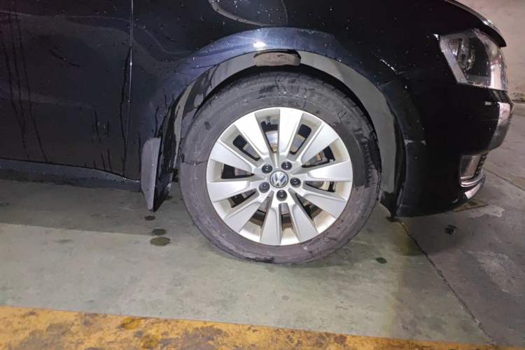 Used Volkswagen Lavida 2013 1.6L Manual Comfort Edition Right Front Wheel Hub