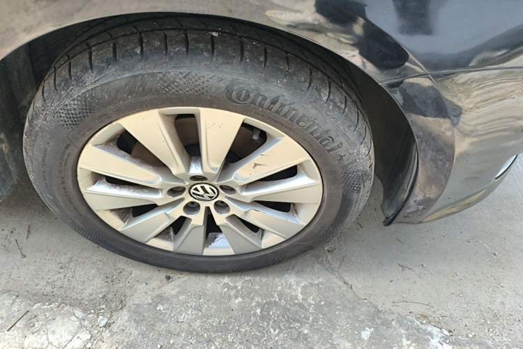 Used Volkswagen Lavida 2013 Revised Version 1.4 TSI DSG Comfort Edition Right Front Wheel Hub
