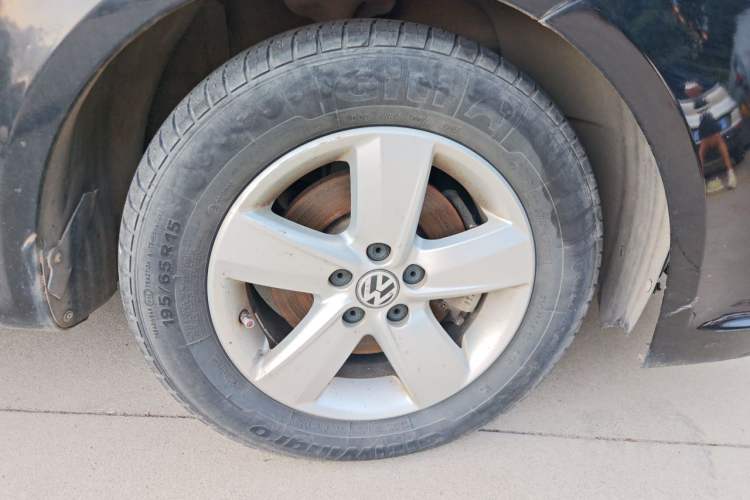 Used Volkswagen Lavida 2013 Classic 1.6L Manual Fashion Edition Right Front Wheel Hub