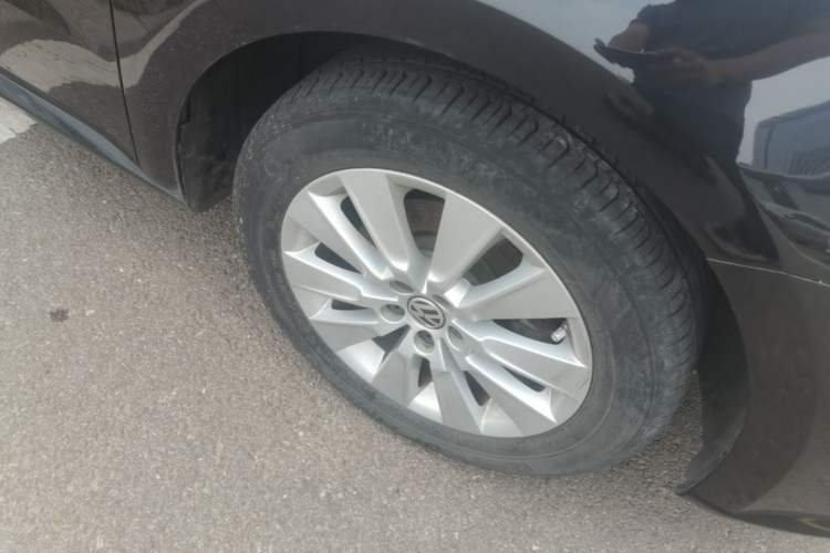 Used Volkswagen Lavida 2013 Restyled Classic 1.6L Automatic Comfort Edition Right Front Wheel Hub