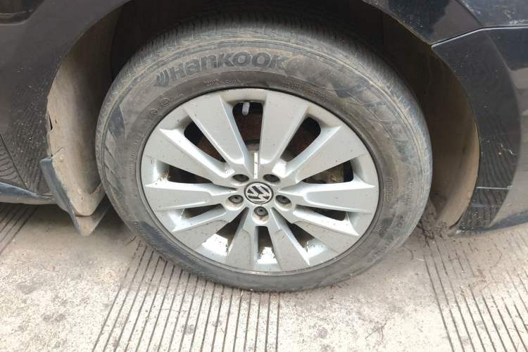 Used Volkswagen Lavida 2013 1.4TSI DSG Comfort Edition Right Front Wheel Hub