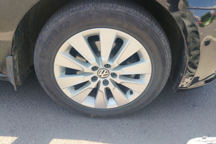 Used Volkswagen Lavida 2013 Restyled Classic 1.6L Automatic Comfort Edition Right Front Wheel Hub