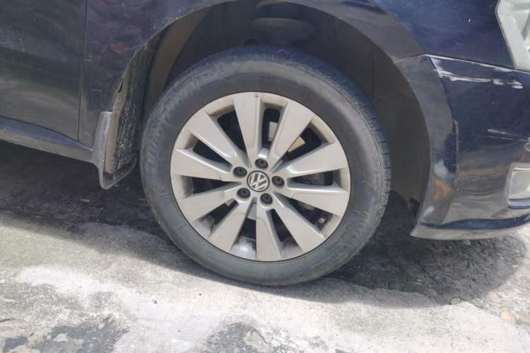 Used Volkswagen Lavida 2013 Restyled Classic 1.6L Automatic Comfort Edition Right Front Wheel Hub
