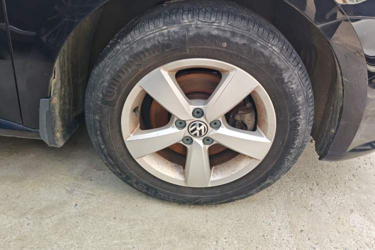 Used Volkswagen Lavida 2013 Revised Classic 1.6L Automatic Fashion Edition Right Front Wheel Hub