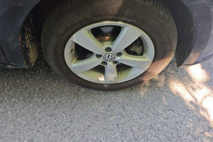 Used Volkswagen Lavida 2013 Revised Classic 1.6L Automatic Fashion Edition Right Front Wheel Hub