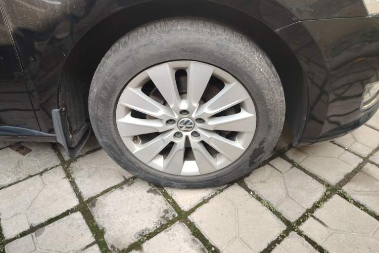 Used Volkswagen Lavida 2013 Restyled Classic 1.6L Automatic Comfort Edition Right Front Wheel Hub