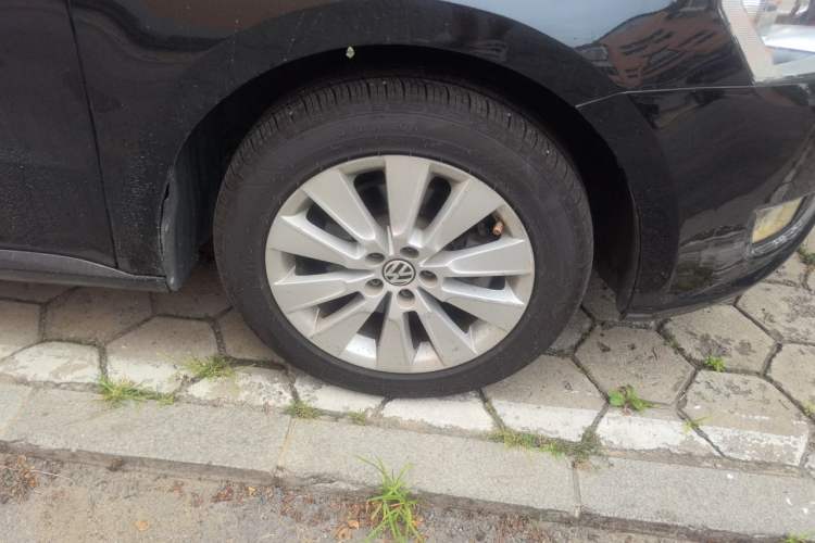 Used Volkswagen Lavida 2013 Restyled Classic 1.6L Automatic Comfort Edition Right Front Wheel Hub