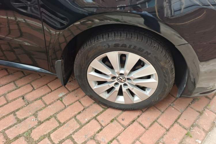 Used Volkswagen Lavida 2013 Restyled Classic 1.6L Automatic Comfort Edition Right Front Wheel Hub