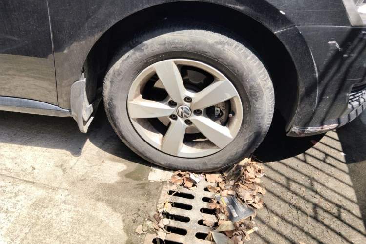 Used Volkswagen Lavida 2013 Revised Classic 1.6L Manual Fashion Edition Right Front Wheel Hub