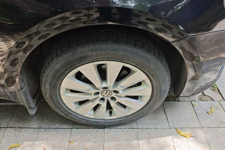 Used Volkswagen Lavida 2013 Restyled Classic 1.6L Automatic Comfort Edition Right Front Wheel Hub
